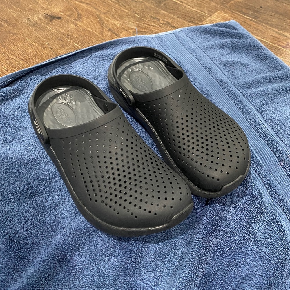 Crocs LiteRide Clog in Black / Slate Gray